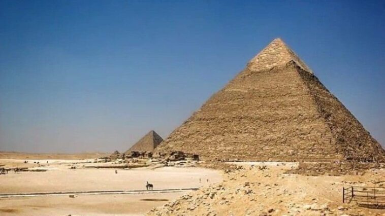 Enfin, nous savons comment les pyramides ont été construites : le mystère de l'Égypte antique révélé 1 La Grande Pyramide de Gizeh