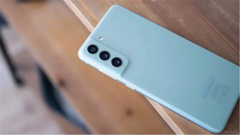 Le Samsung Galaxy S21 FE reçoit une mise à jour de sécurité importante 2 Le Samsung Galaxy S21 FE reçoit une importante mise à jour de sécurité