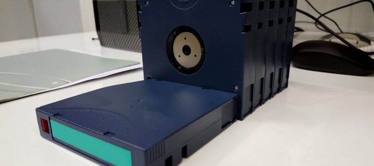 Les expéditions de bandes magnétiques LTO ont atteint un niveau record de 152,9 exaoctets en 2023 1 LTO magnetic tape shipments reached a record 152.9 exabytes in 2023