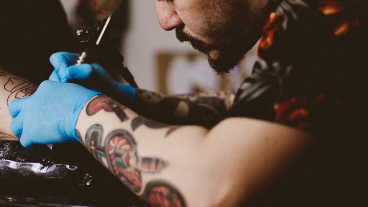 Les tatouages peuvent augmenter le risque de développer un type de cancer malin 1 Immagine