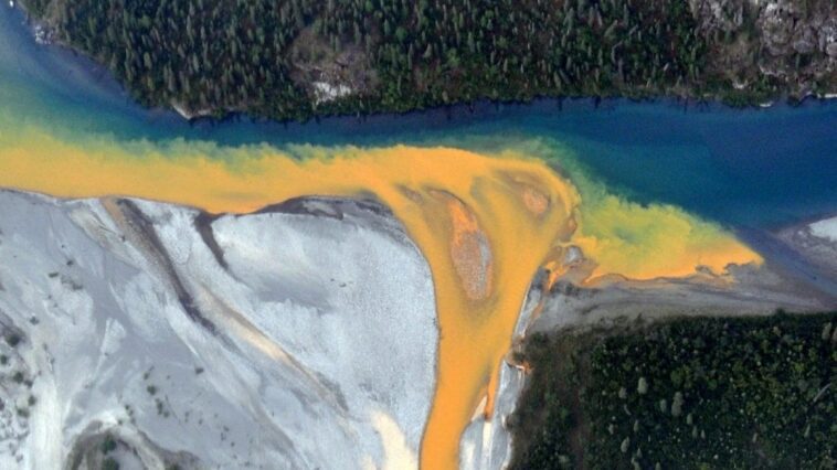 Pourquoi les rivières claires et intactes de l'Alaska deviennent orange ? 1 Le fleuve Kutuk en Alaska. Crédit : Ken Hill / National Park Service
