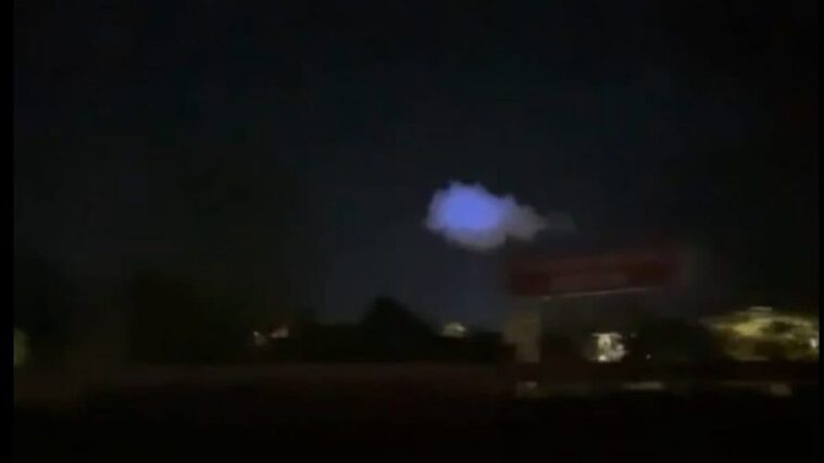 Qu'est-ce que le "mystérieux" nuage bleu apparu dans le ciel de Boston 1 Credit: Reddit/SWAMPMONK
