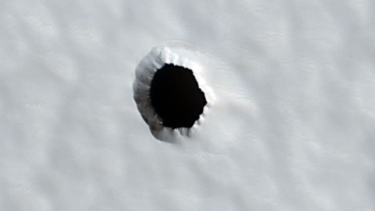 Sur Mars, il y a des trous mystérieux de plus de 100 mètres de profondeur : pourquoi sont-ils importants pour les scientifiques 2 Crédit : NASA/JPL-Caltech/Université d'Arizona