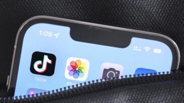 TikTok rétablit ses services aux États-Unis après la promesse de Trump de le sauver d'une interdiction 6 TikTok and ByteDance sue US government over forced sale, claim free-speech violations