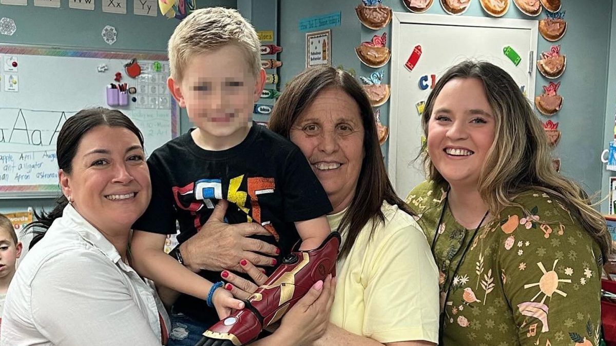 Un enfant de 5 ans reçoit le bras robotique d'Iron Man: il est le plus jeune au monde 2 FACEBOOK | Crestwood Country Day Camp & School