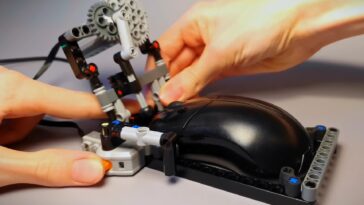 Un machine Lego brise les records de vitesse de clic de souris à plus de 70 clics par seconde 2 Lego contraption shatters mouse-clicking speed records at 70+ clicks per second
