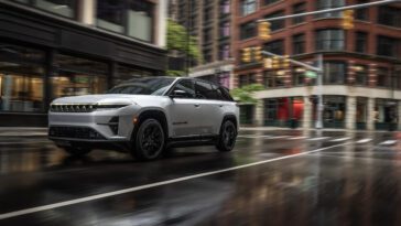 Le premier véhicule électrique de Jeep est le Wagoneer S à 72 000 $ : autonomie de 482 km, 600 chevaux 15 Jeep