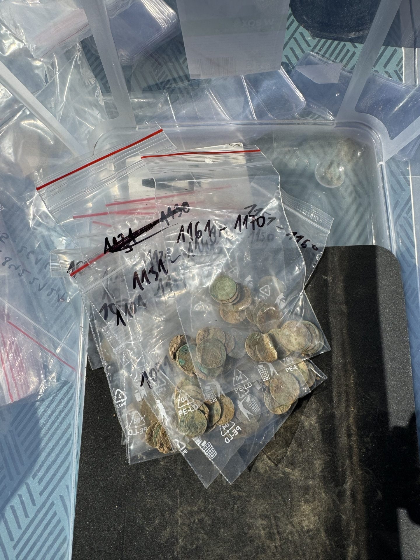 Femme aveugle découvre un trésor médiéval en se promenant, plus de 2 000 pièces trouvées: "Comme un jackpot" 3 Crédit: ARCHEOLOGICKÝ ÚSTAV AV ČR