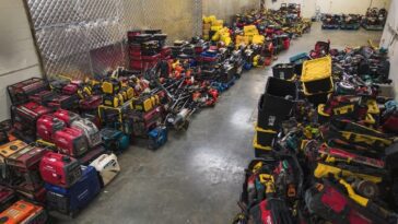 Il utilise un Apple AirTags pour localiser des objets volés et trouve des outils volés valant des millions 9 Carpenter uses Apple AirTags to locate stolen items, finds stash of tools worth millions