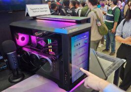 MSI présente un PC de bureau avec un écran 1080p à l'avant 82 MSI showcases desktop PC with a 1080p screen on the front, possibly featuring Arrow Lake and Blackwell chips