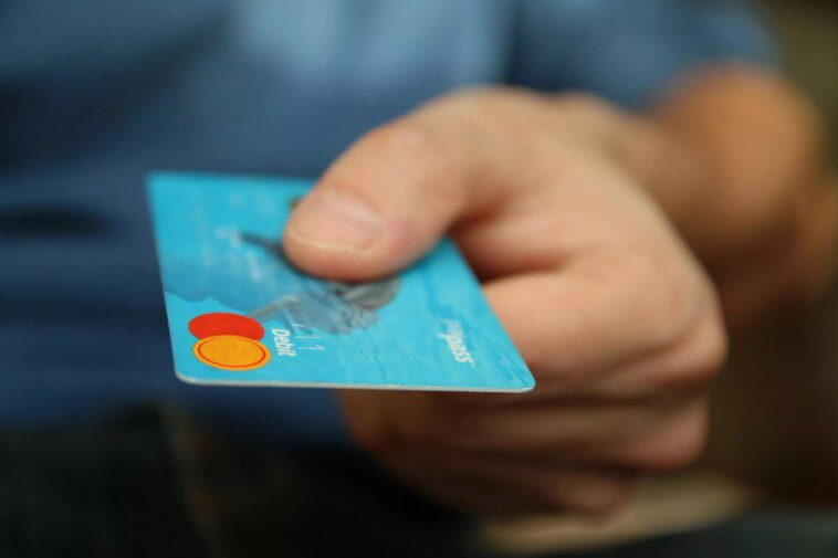 Les sites de ventes luttent contre les escroqueries aux cartes-cadeaux grâce à l’éducation et à la technologie 1 Retailers fight back against gift card scams with education, technology