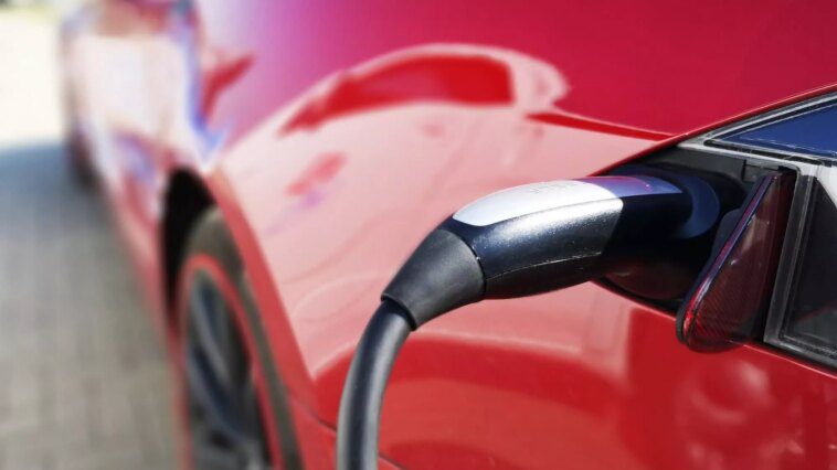 Certains véhicules électriques sont désormais plus abordables que le véhicule à essence 1 Some EVs are now more affordable than the average gas-powered vehicle