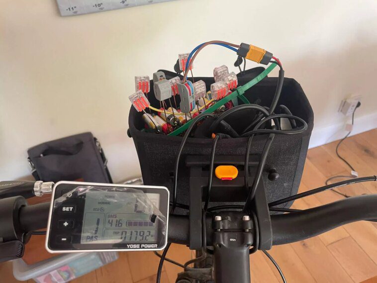 Batteries de vape recyclées utilisées pour recharger un téléphone et un vélo électrique 1 Recycled vape batteries used to charge phone, e-bike
