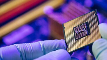 Le trimestre difficile d'Intel était attendu, mais les difficultés de communication de la direction ne l'étaient pas 11 US ramps up chip manufacturing: Investments in 2024 set to surpass previous 24 years combined