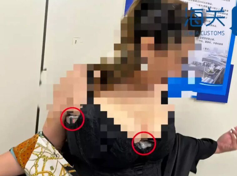 Une contrebandiere met 350 jeux Nintendo Switch dans son support-gorge 1 Smuggler goes for high score, stuffs 350 Nintendo Switch games in her bra
