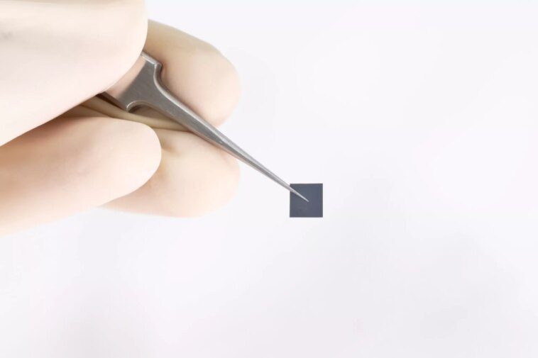 TDK dévoile un prototype de batterie à semi-conducteurs avec une densité énergétique 20 fois supérieure à celle de son concurrent le plus proche 1 TDK unveils prototype solid-state battery with 20 times the energy density of closest competitor