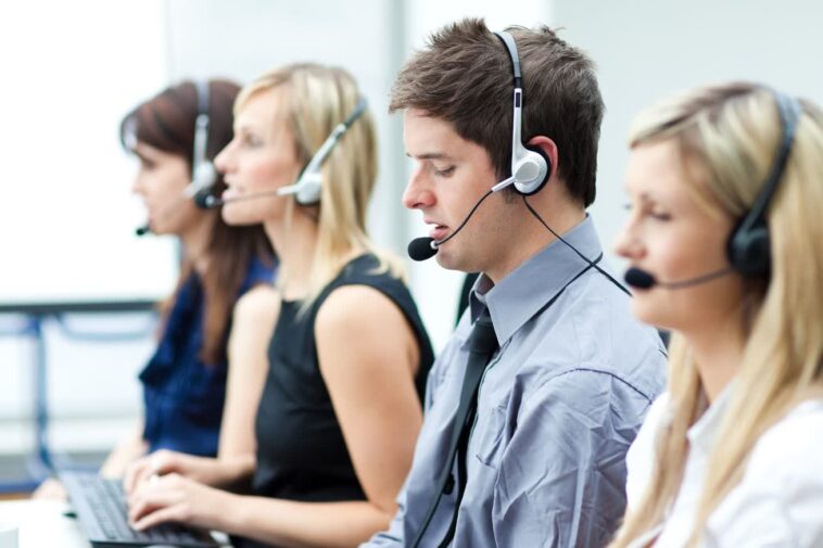L'IA est utilisée pour identifier et apaiser les travailleurs stressés des centres d'appels grâce à des montages photo 1 AI is being used to identify and soothe stressed call center workers with photo montages
