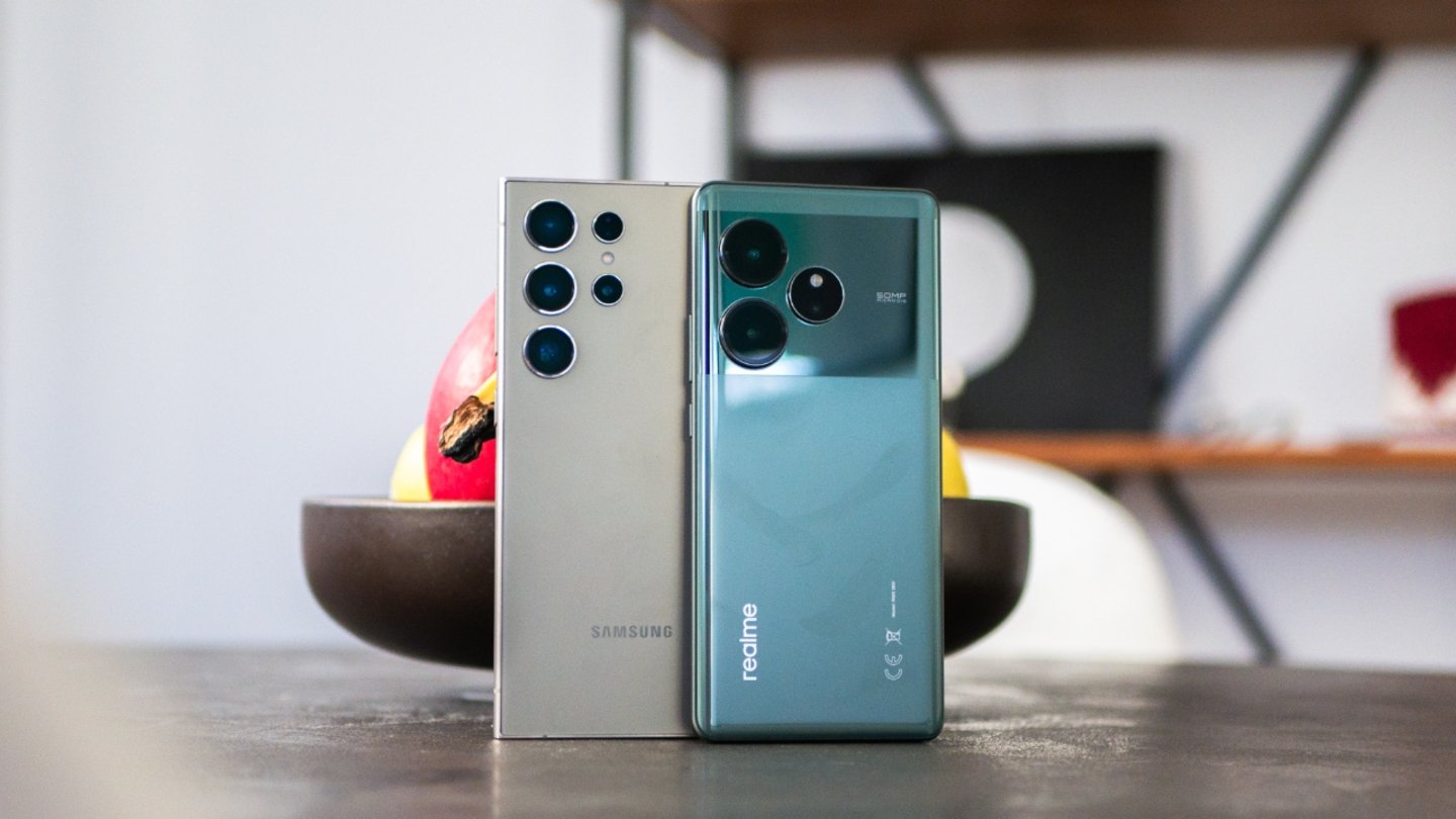 Le Samsung Galaxy S24 Ultra lui envie : il coûte la moitié et est meilleur sur ces 3 aspects clés 4 realme GT 6 et Galaxy S24 Ultra, arrière
