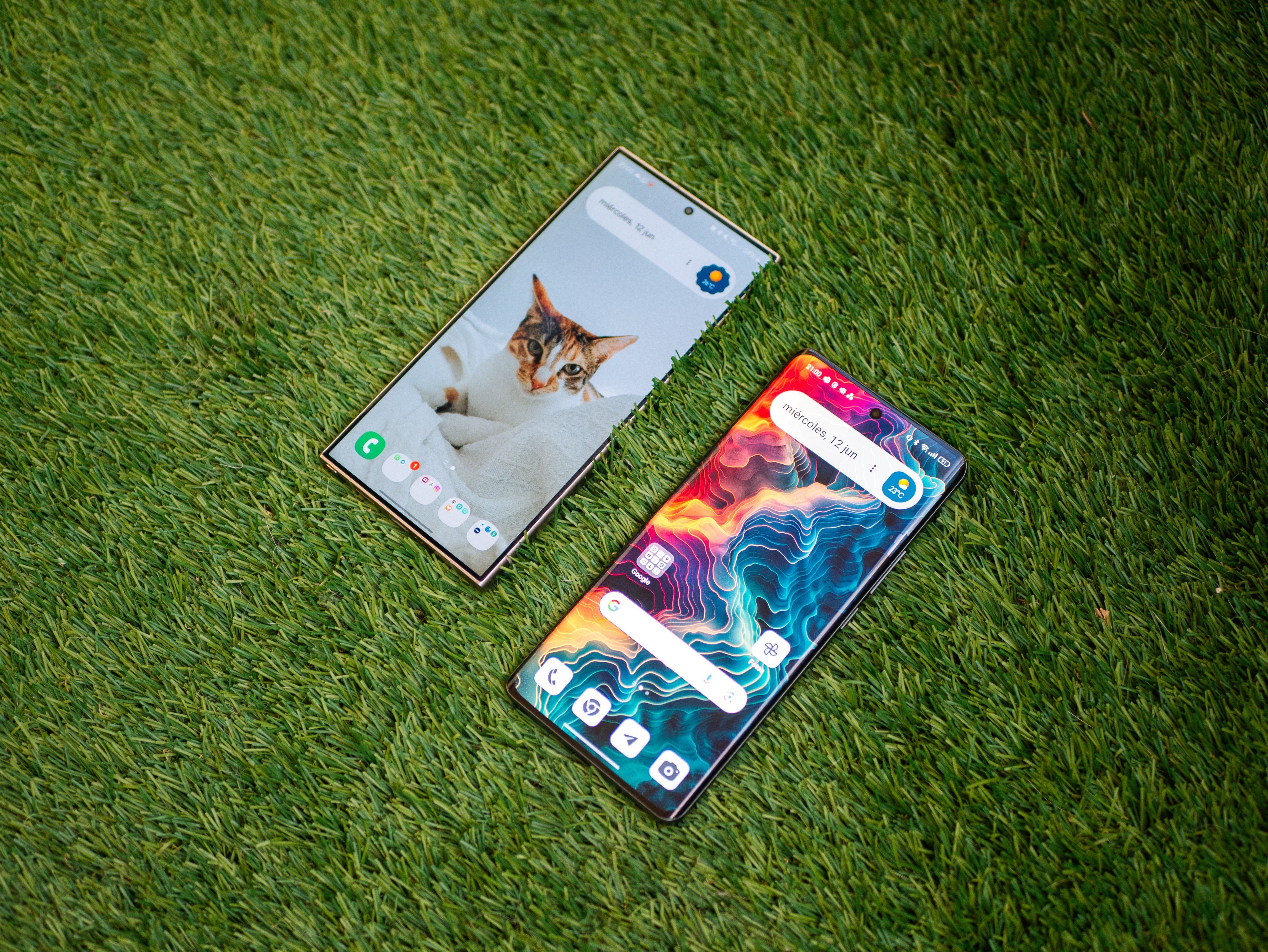 Le Samsung Galaxy S24 Ultra lui envie : il coûte la moitié et est meilleur sur ces 3 aspects clés 5 realme GT 6 et Galaxy S24 Ultra à l'extérieur