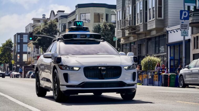 Regardez ce taxi autonome Waymo tourner en rond au lieu d'emmener son passager à l'aéroport 1 Waymo