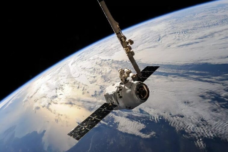 La mort vient d'en haut ? Les satellites pourraient appauvrir les niveaux d’ozone, selon une étude 1 Death from above? Satellites could deplete ozone levels, research finds