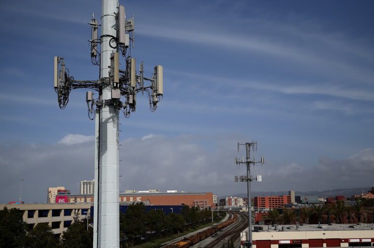 Les clients mobiles américains souffrent de pannes d'itinérance, le fournisseur Syniverse est à blâmer 1 US mobile customers are suffering from roaming outages, third-party provider Syniverse is to blame