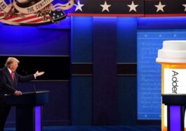 Le mème publié par une chaîne conspirationniste américaine. Dans l'image, on voit Donald Trump défier une bouteille de Adderall, un médicament stimulant cognitif