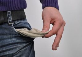 Alzheimer, parmi les signes également le déclin financier: lien avec les paiements hypothécaires manqués et les paiements en retard 75 Immagine