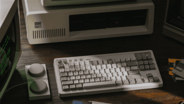 Ce clavier mécanique au design rétro rend hommage à l'un des claviers les plus mythiques de l'histoire