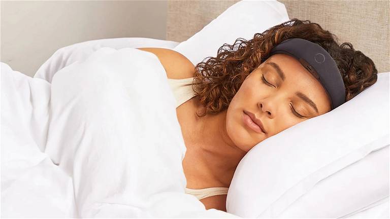 Cet appareil module vos ondes cérébrales pour vous aider à mieux dormir. C'est un anti-bruit pour le cerveau 2 Este dispositivo modula tus ondas cerebrales para ayudarte a dormir mejor. Es cancelación de ruido para el cerebro