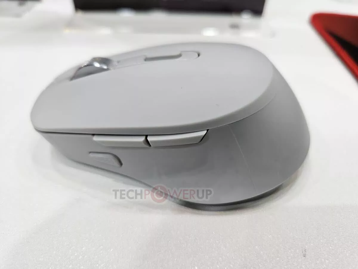 Cette souris abandonne les batteries traditionnelles pour les supercondensateurs et promet une charge en 5 minutes 2 Cette souris abandonne les batteries traditionnelles pour les supercondensateurs et