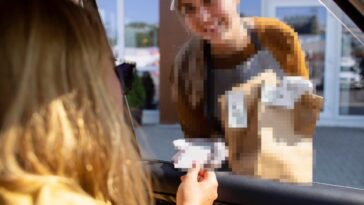 Clients forcés à manger 200 croquettes de poulet : McDonald's bloque l'expérience avec son IA 15 Image