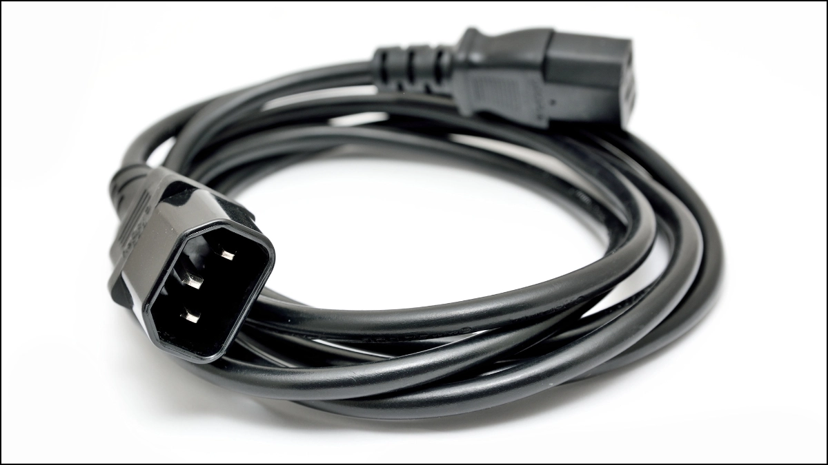 Comment résoudre le problème d'écran noir Fire TV 2 Vérifiez le cordon d'alimentation