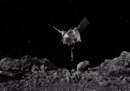 Image de la navette OSIRIS-REx de la NASA touchant l'astéroïde Bennu.