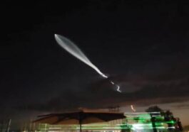 Énorme "méduse spatiale" apparaît dans le ciel au-dessus d'un concert de musique électronique: les images 58 Crédit : Craig A. Harris / Capture d'écran Facebook