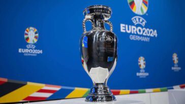 Faites très attention ! Si vous regardez les matches de l'Euro 2024, il est préférable de bien protéger votre smartphone 4 smartphone stadium Euro 2024 fans