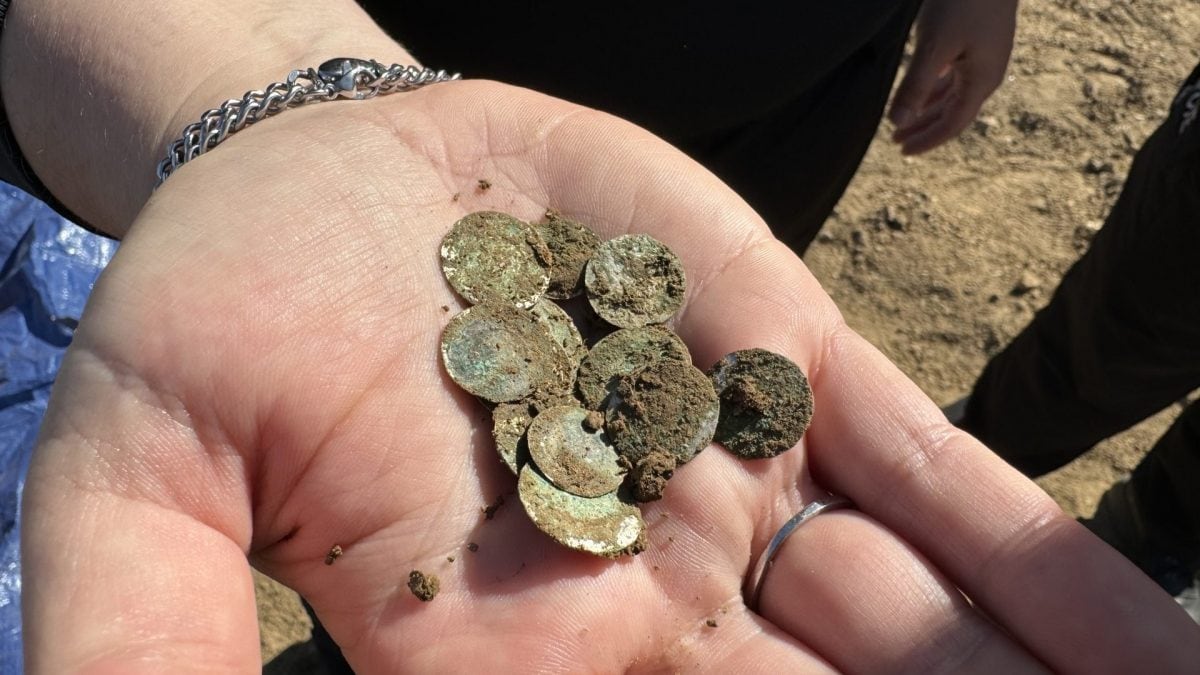 Femme aveugle découvre un trésor médiéval en se promenant, plus de 2 000 pièces trouvées: "Comme un jackpot" 2 Crédit: ARCHEOLOGICKÝ ÚSTAV AV ČR
