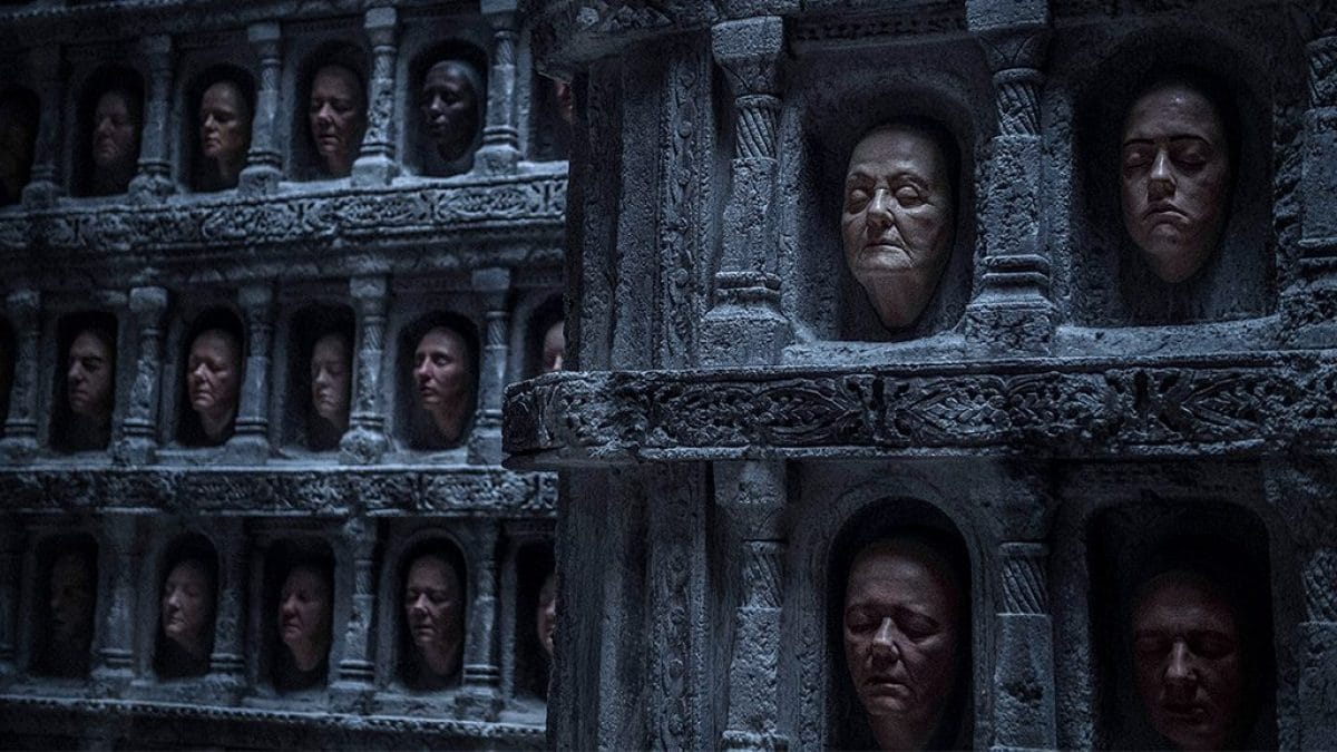 Il existe une usine où l'on crée des robots trop similaires aux êtres humains: les projets sont inquiétants 2 GAME OF THRONES | Le temple du blanc et du noir
