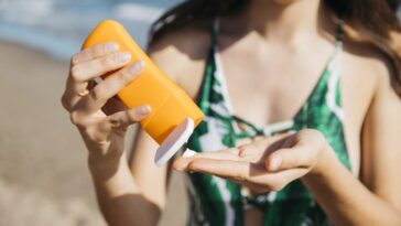 La crème solaire ne suffit pas si vous ne savez pas comment l'appliquer: ces erreurs augmentent le risque de mélanome 17 Immagine