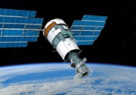 Illustration du satellite russe RESURS-P1 détruit qui pourrait impacter la Station spatiale internationale