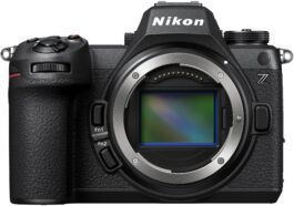 Le nouveau Z6 III de Nikon est le premier appareil photo sans miroir doté d'un capteur CMOS partiellement empilé