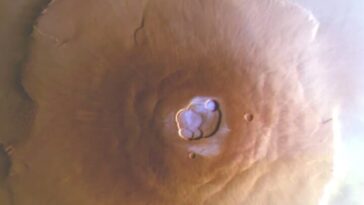 Les scientifiques découvrent de l'eau gelée dans un endroit improbable sur Mars 21 Image de gelée, eau gelée, au sommet de l'Olympus Mons sur Mars