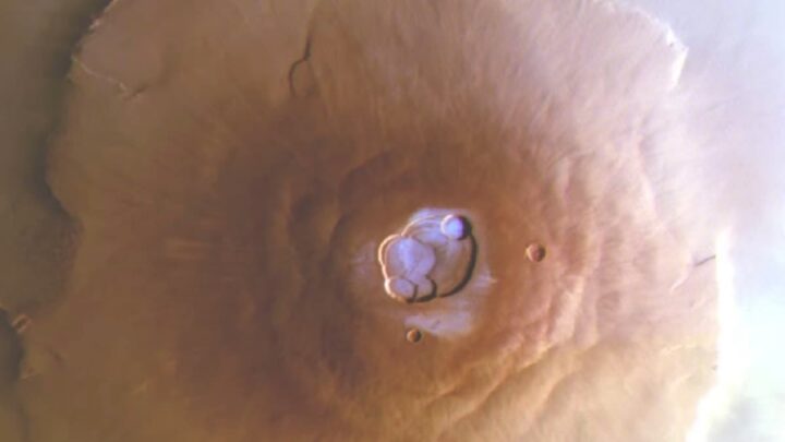 Les scientifiques découvrent de l'eau gelée dans un endroit improbable sur Mars 2 Image de gelée, eau gelée, au sommet de l'Olympus Mons sur Mars