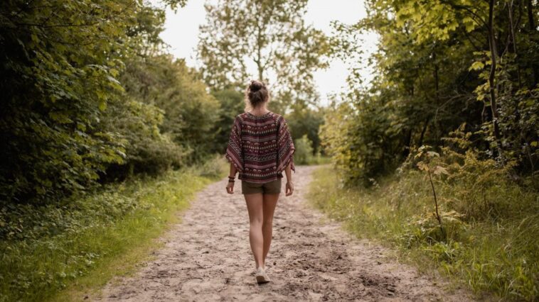 Même une simple promenade peut avoir un effet sur le mal de dos : les données d'une nouvelle étude 1 Immagine