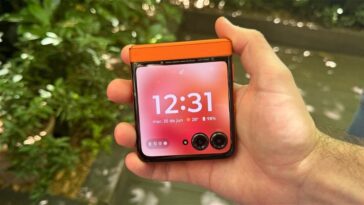 Nouveaux razr 50 et 50 ultra: Motorola va à fond dans l'intégration de l'IA, la résistance aux immersions et le téléobjectif dans les téléphones pliables de type coquillage 25 Nouveaux razr 50 et 50 ultra: motorola va à fond avec l'intégration de l'IA, résistance aux immersions et téléobjectif sur des pliables de type coquillage