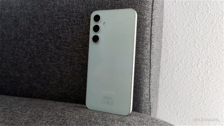 Samsung Galaxy S24 FE: une fuite confirme qu'il disposera des mêmes objectifs photo que... 2 Samsung Galaxy S24 FE : une fuite confirme qu'il disposera des mêmes caméras que son prédécesseur