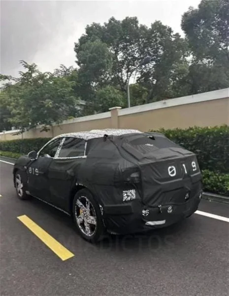 Le nouveau SUV sportif électrique de Xiaomi se montre dans ses premières images réelles 4 Xiaomi Su8 Sport