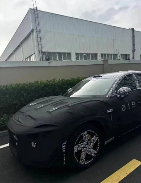Le nouveau SUV sportif électrique de Xiaomi se montre dans ses premières images réelles 3 Xiaomi Su8 Sport2