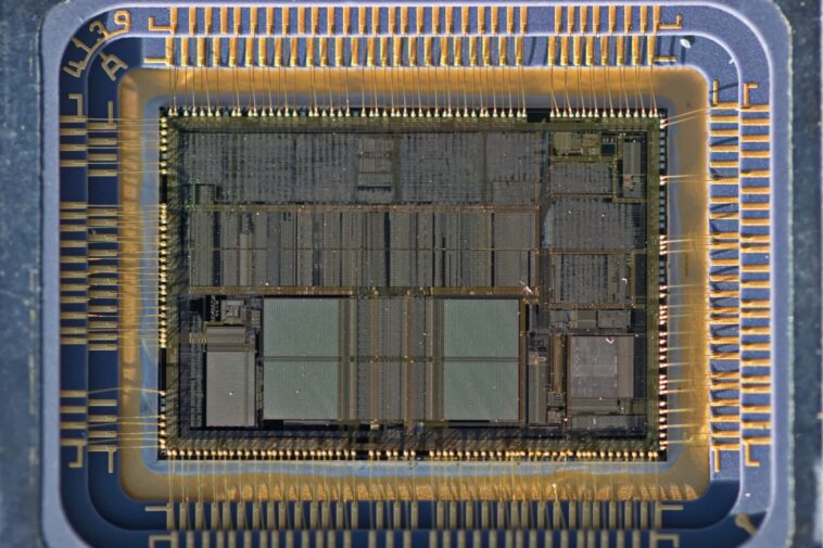 Une équipe de recherche crée un procédé pour développer des transistors subnanométriques 1 Research team creates process to grow sub-nanometer transistors