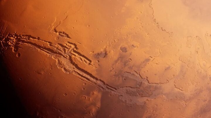 Nouvelle image étonnante montre une énorme "cicatrice" sur le sol de Mars 5 1720461071 371 Nouvelle image etonnante montre une enorme cicatrice sur le sol
